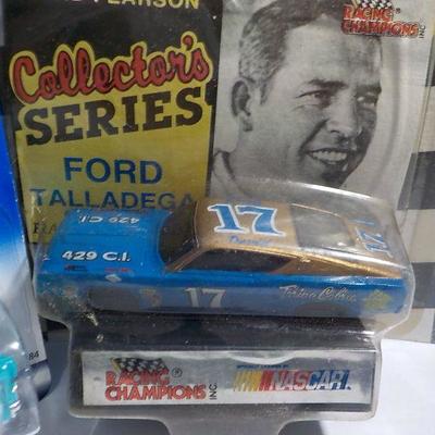 Hot wheels Metrorail and special 1992 collector #17 Ford Talladega