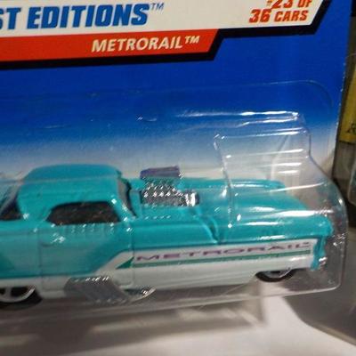 Hot wheels Metrorail and special 1992 collector #17 Ford Talladega