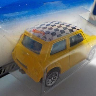 Hot wheels famous " Lecar " and removal chassis Racer.