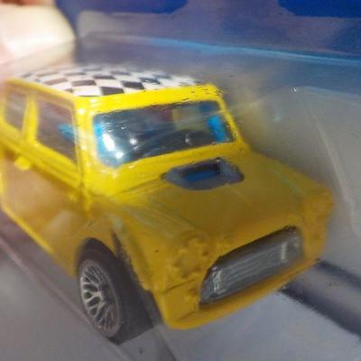Hot wheels famous " Lecar " and removal chassis Racer.