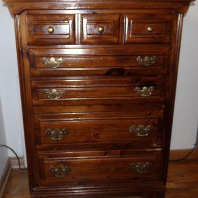 LOT 15  CHEST OF DRAWER