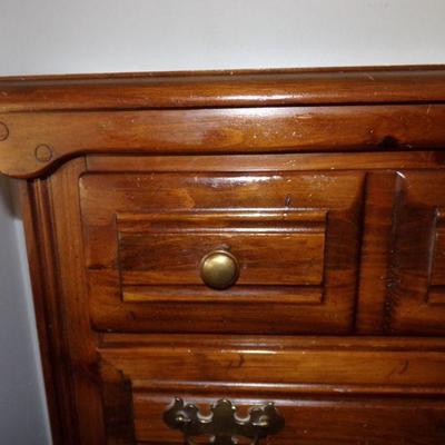 LOT 15  CHEST OF DRAWER