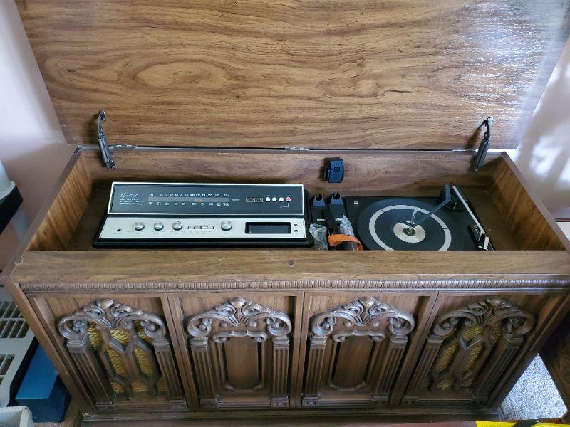 L Lot 2 Capehart Stereo