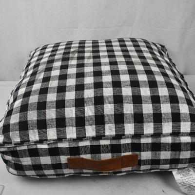 B&W Outdoor Cushion with Brown Handle 24
