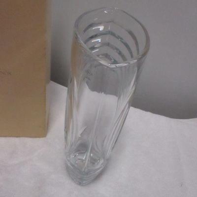 Lot 24 - Lenox Fine Crystal Falling Star Vase 13