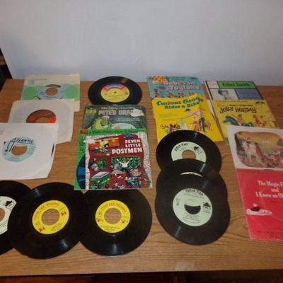 LOT 158  HUGE LOT OF CHILDREN'S 45's AND 33's