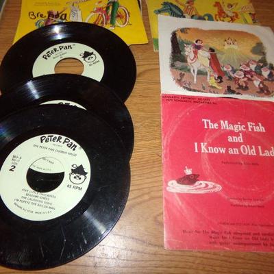 LOT 158  HUGE LOT OF CHILDREN'S 45's AND 33's