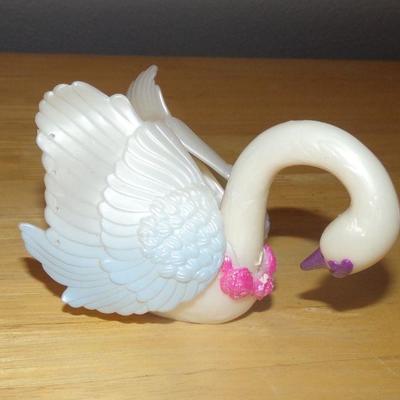 LOT 162  POLLY POCKET LIPSTICK AND SWAN