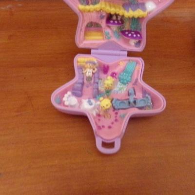 LOT 168  VINTAGE POLLY POCKETS PLAYGROUND