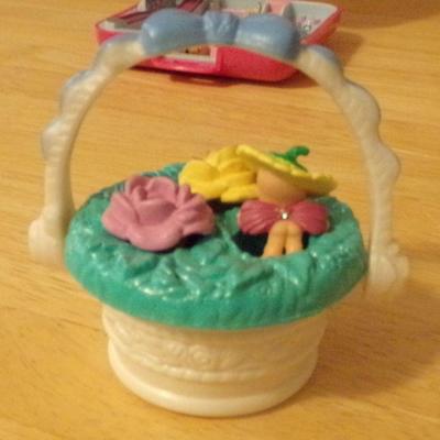 LOT 168  VINTAGE POLLY POCKETS PLAYGROUND
