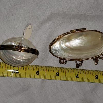 2 Shell Coin holders