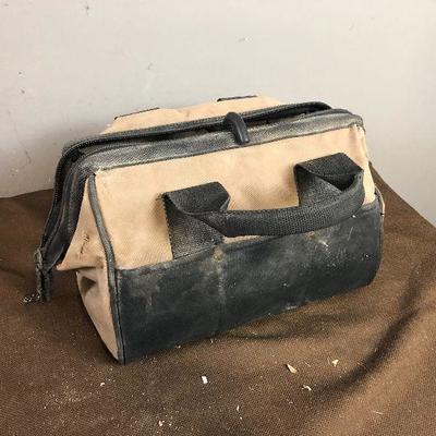#136 Bag with tow and ratchet Straps 