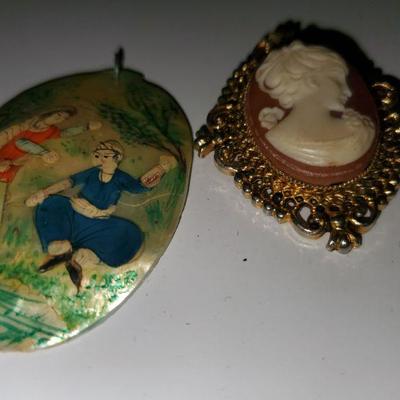 Antique Brooch Lot