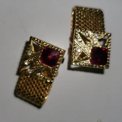 Gold tone cuff links