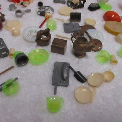 Lot 55 - Collection Of Miniature Figures & Dollhouse Kitchenware
