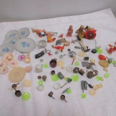 Lot 55 - Collection Of Miniature Figures & Dollhouse Kitchenware