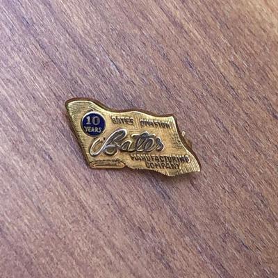 Vintage 10k Bates Manufacturing 10 Year Lapel Pin