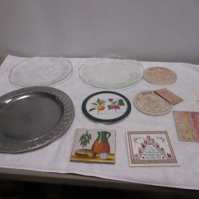 Lot 62 - Serving Trays & Bread Warmers & Tile Coasters