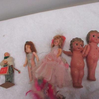 Lot 71 - Collectible Dolls 