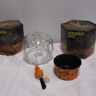 Lot 78 - 2 Piece Anchor Hocking Pumpkin Jar & Halloween Dip Bowl w/ Spreader