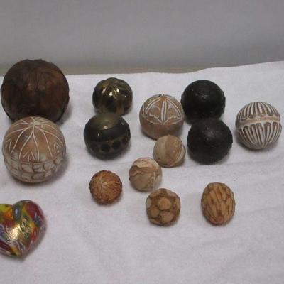 Lot 80 - Decorative Sphere Heart & Oval Shaped Items