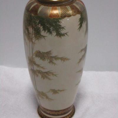 Lot 91 - Decorative Vase
