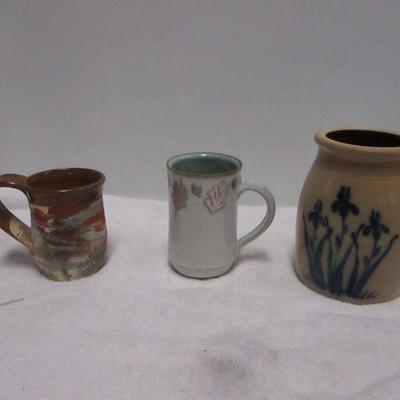 Lot 119 - Handcrafted Pottery Items