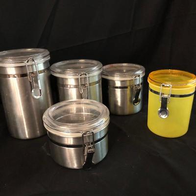Lot 17 - Pantry storage Containers