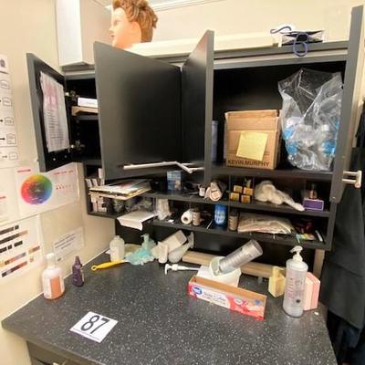 LOT#87U: Workstation with Drawers & Cupboards No Products Included