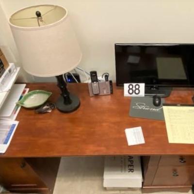 LOT#88U: Desk with LG Tv & Lamp