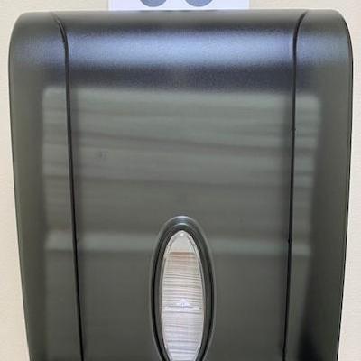 LOT#96B: Paper Towel Dispenser