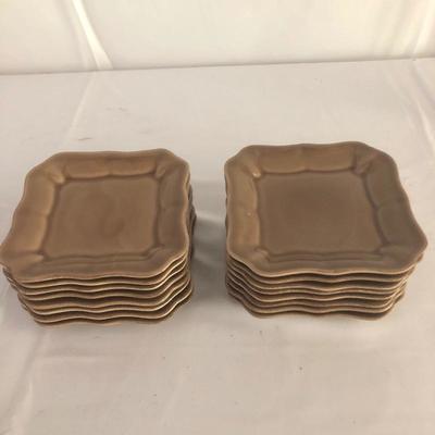 Lot 26 - Serving and Dining Ware