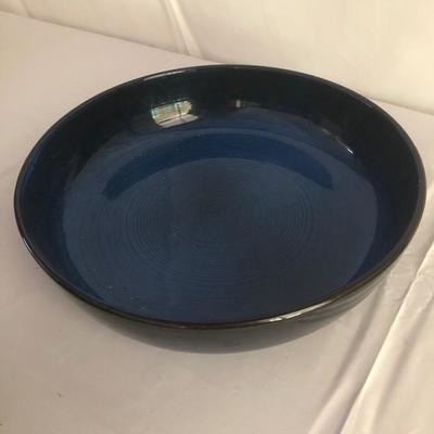 Lot 26 - Serving and Dining Ware