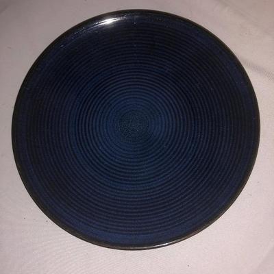 Lot 26 - Serving and Dining Ware