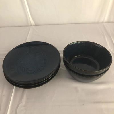 Lot 26 - Serving and Dining Ware