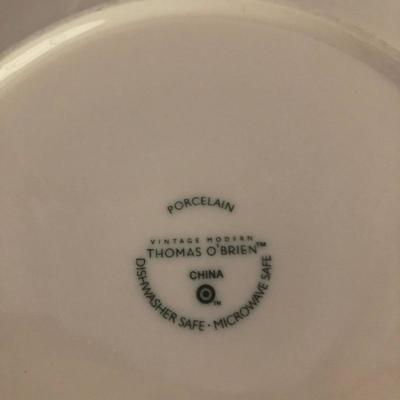 Lot 26 - Serving and Dining Ware