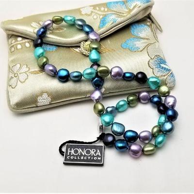 Lot #75  Nice Strand of Honora natural pearls in original box