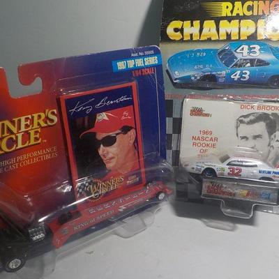 Dick Brooks #32 vintage racer and Hooters Dragster.