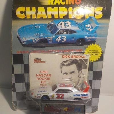 Dick Brooks #32 vintage racer and Hooters Dragster.
