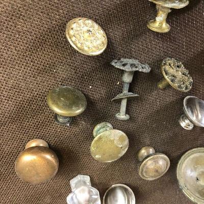 #205 ANTIQUE GLASS, PLASTIC AND BRASS: KNOBS
