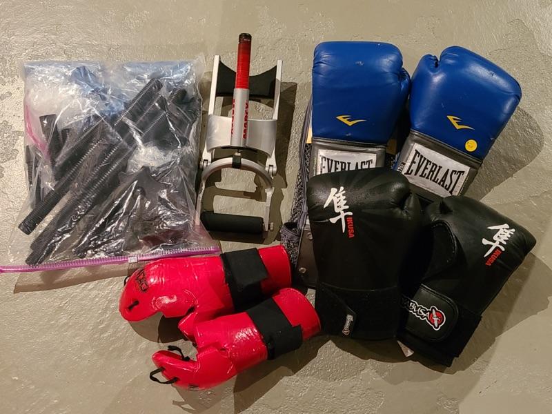 Lot B96 Punching/Kickboxing Workout Gear