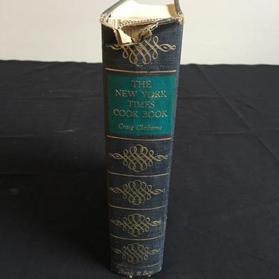 Lot 67 - Cookbooks and Aprons