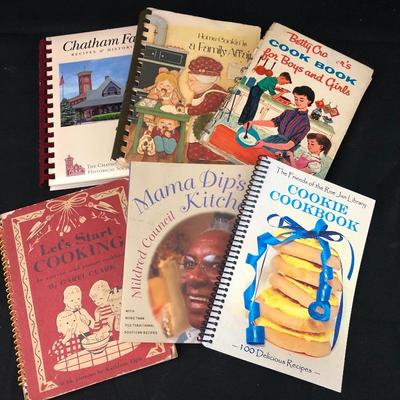 Lot 67 - Cookbooks and Aprons