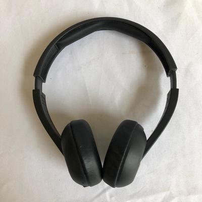 Lot 69 - Skull Candy, Apple Ear Buds/Shuffle and Power Bank