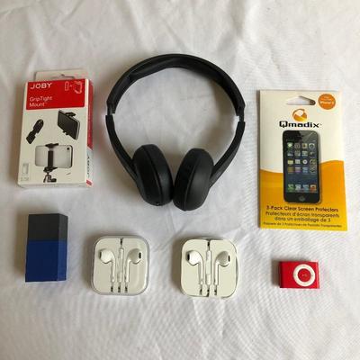 Lot 69 - Skull Candy, Apple Ear Buds/Shuffle and Power Bank