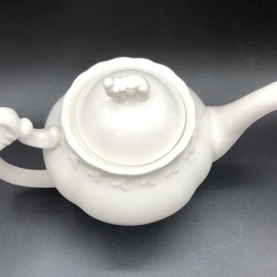Simple but Elegant White Teapot