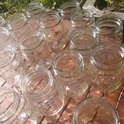 Lot of 16 oz. mason jars (17)