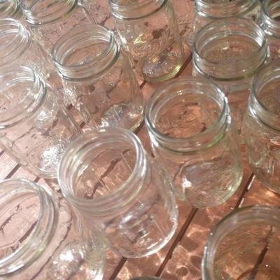 Lot of 16 oz. mason jars (17)