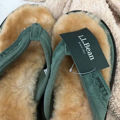 Lot G110: New Womens Size 8 LL Bean Shearling Lined Flip Flops, and more! | EstateSales.org
