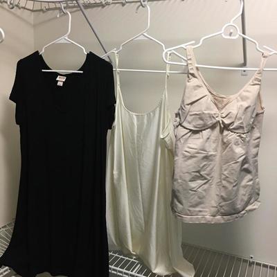 Lot 85 - Dresses (Sz 12-16) & Sleepwear- Oscar De La Renta, Chicos and more